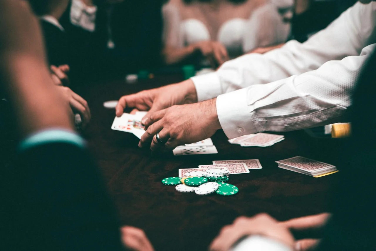 Nhận diện cơ chế tích lũy hũ và kiểm soát tần suất quay slot